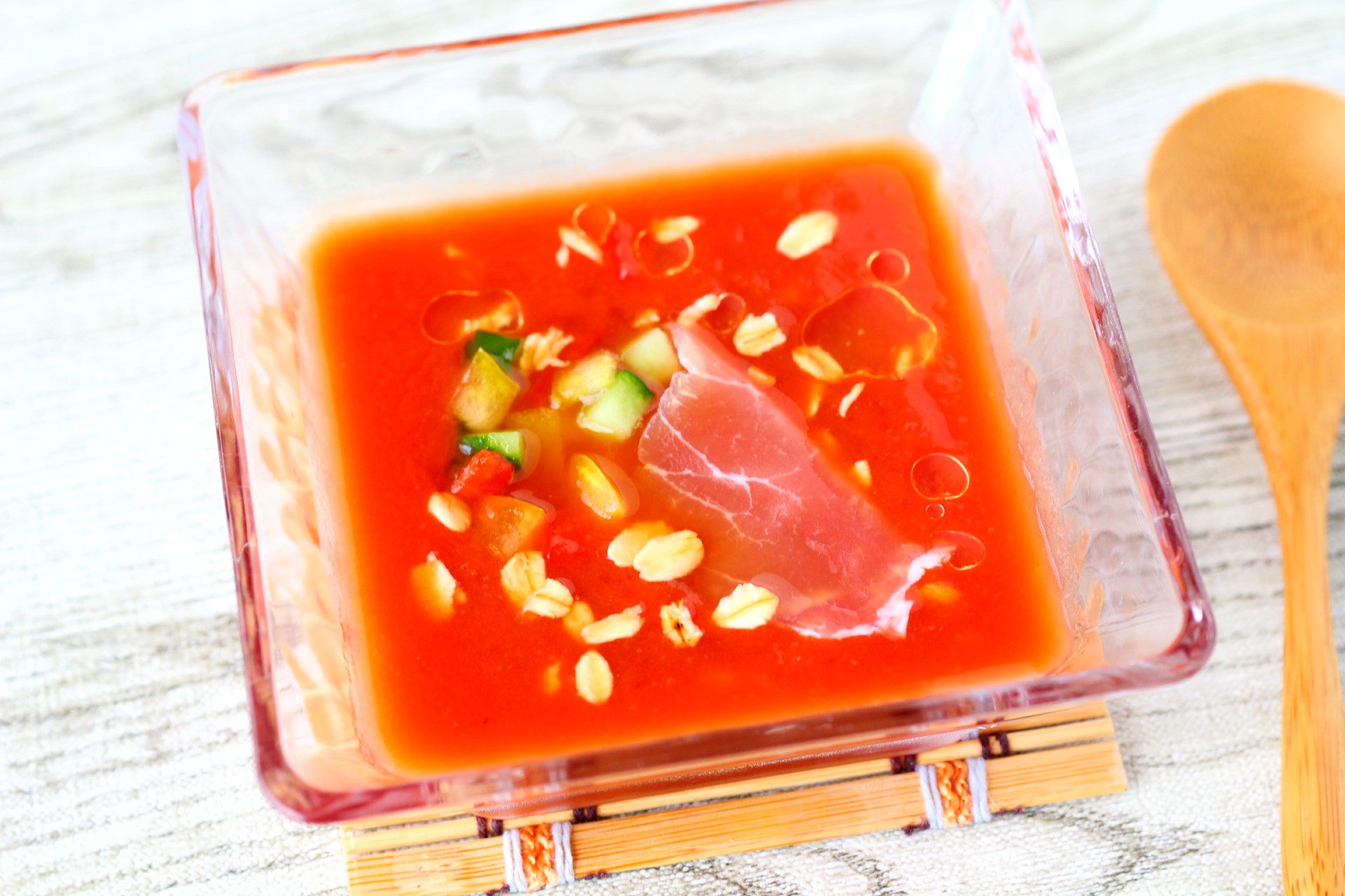 生ハムとオートミール入り！食べるガスパチョ