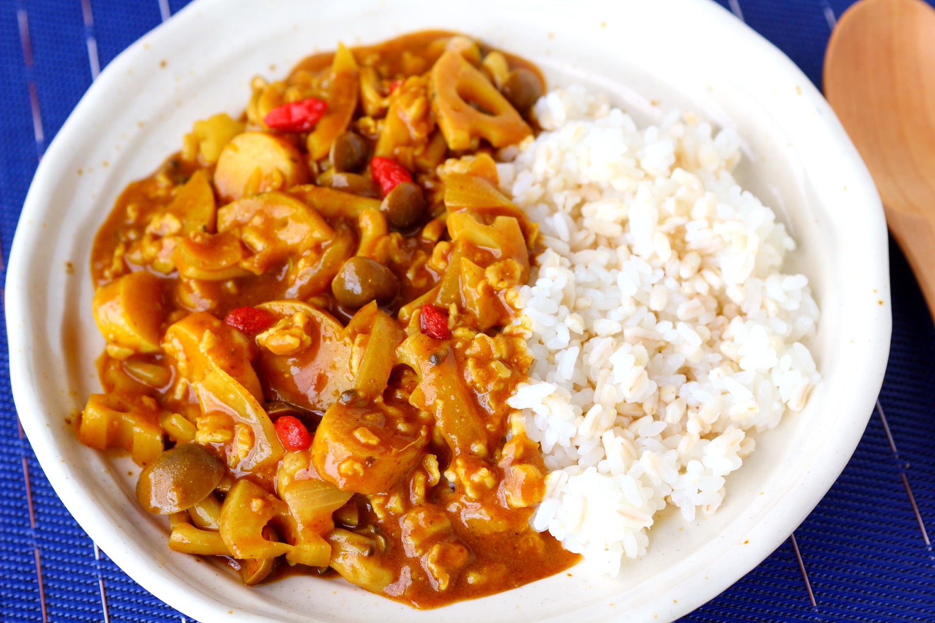 オーツライス入りごはんで！オートミールベジ薬膳カレー